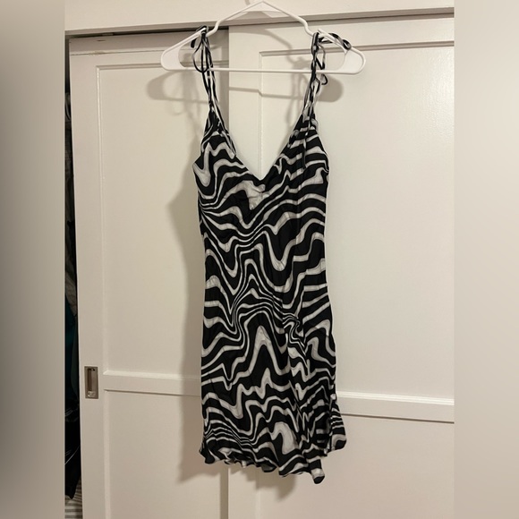 NWT Zara The Safia Dress in Abstract Zebra Print - Picture 4 of 7